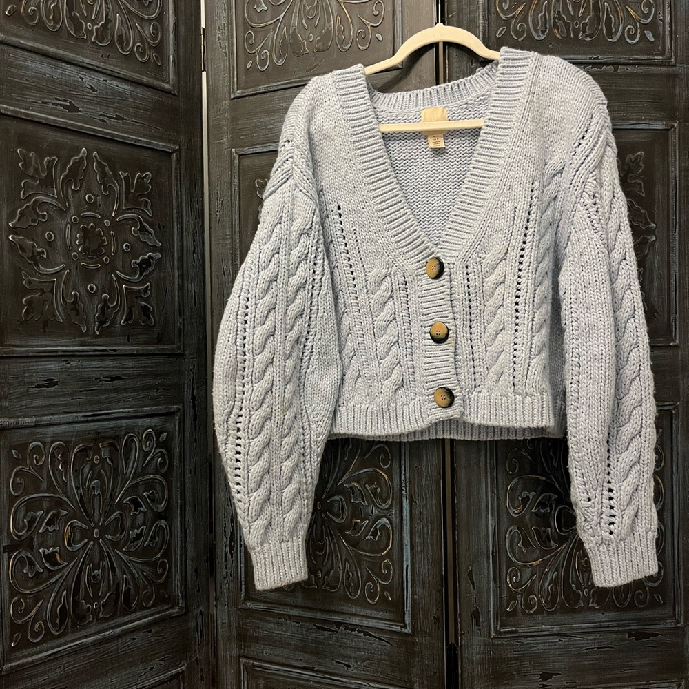 Oversized chunky cable kit sweater pastel blue